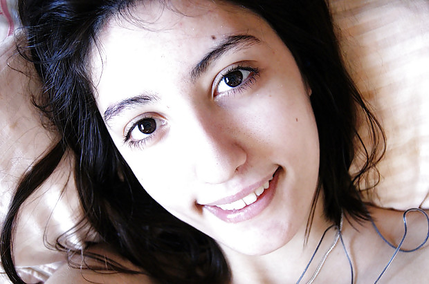 Porn image Very sexy Iranian teen exposing