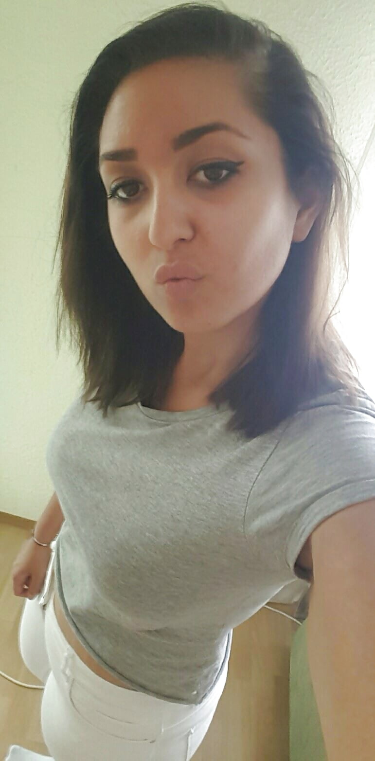 Porn image Dumme Hure Tuana