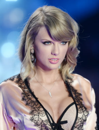 Taylor swift tits nude