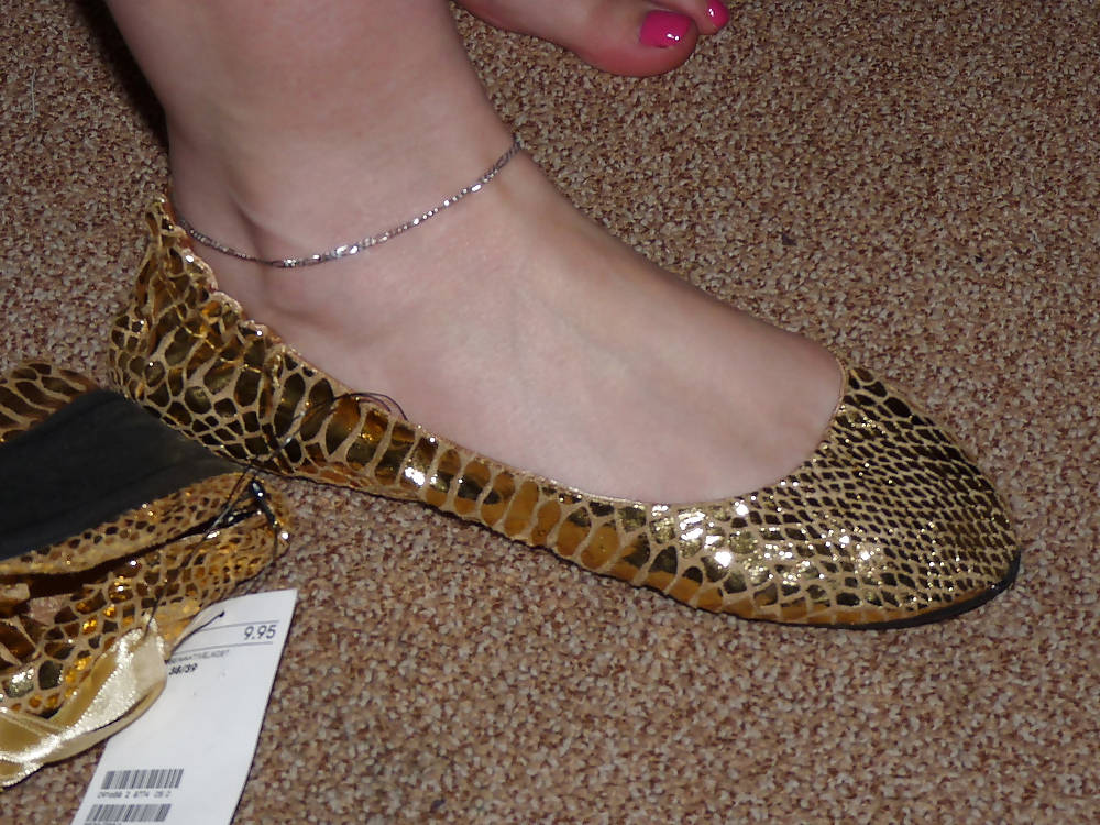 Porn image wifes gold heels flats ballerinas shoes feet 2