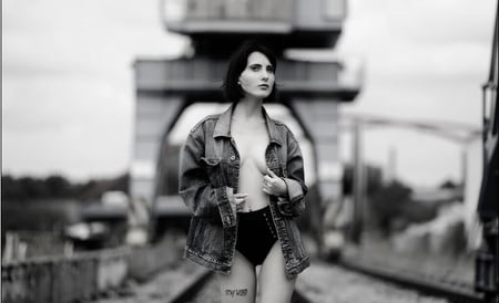 different sexy pics lou nesbit lia louise         