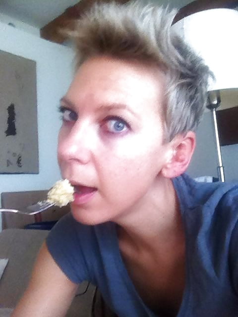 Porn image Facebook short haired hotties P3